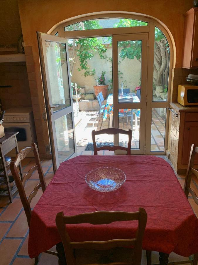 La Maison Sur La Place Aigues-Mortes Exterior foto