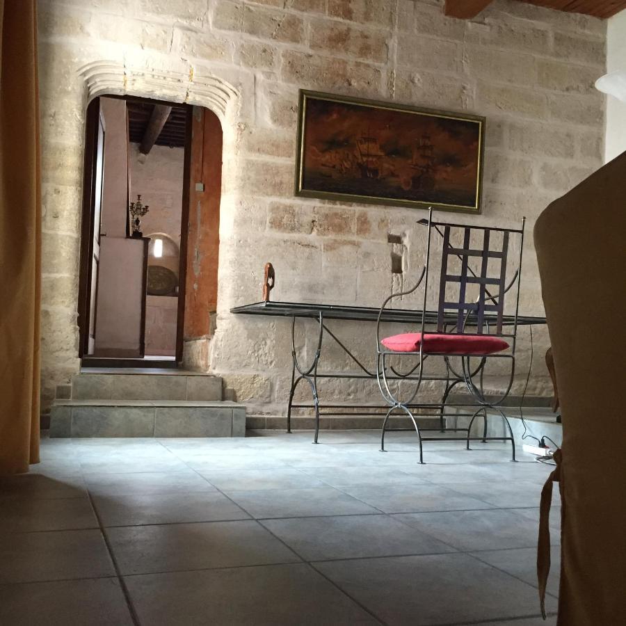 La Maison Sur La Place Aigues-Mortes Exterior foto